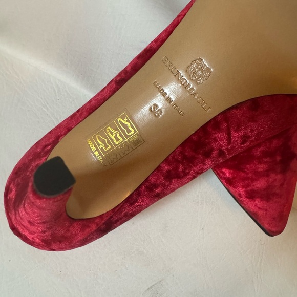 Brunomagli Thelma Red velvet pump - Picture 4 of 8